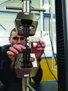réglage des mâchoires pour essai de traction sur machine d'essai universelle 3R