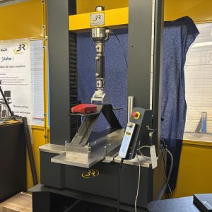 Syntax 100 machine d'essai qui teste en compression un pont composite